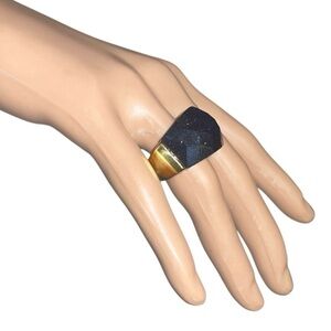 FASHION JEWELRY RING STAINLESS STEEL BLUE CRYSTAL  GLASS GOLD-TONE PLATED SIZE 9